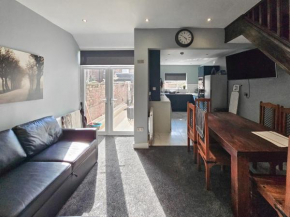 Exceptional Modern 4 Bdr Home In Manchester!